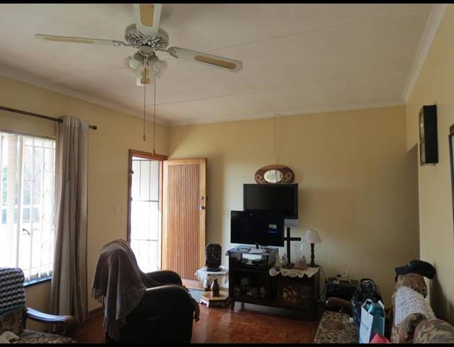 4 BEDROOM HOUSE FOR SALE IN GERMISTON CENTRAL